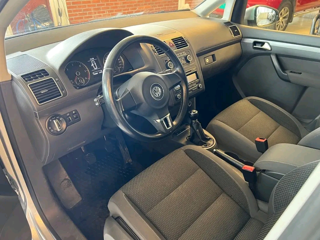 Volkswagen Touran – Image 10